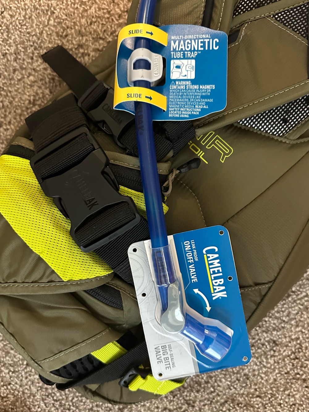 NWT CamelBak M.U.L.E. LR 15 Olive Green Lime Hydration Backpack - Picture 4 of 4